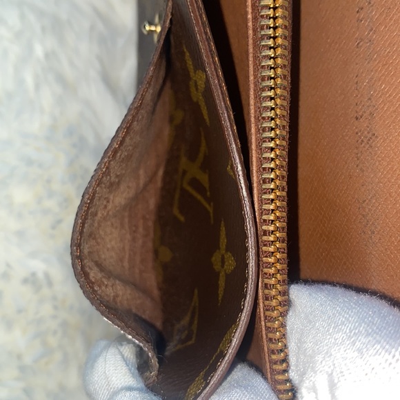 Louis Vuitton Monogram Wallet - Picture 14 of 16
